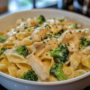 Creamy Chicken and Broccoli Pasta-receipster.com