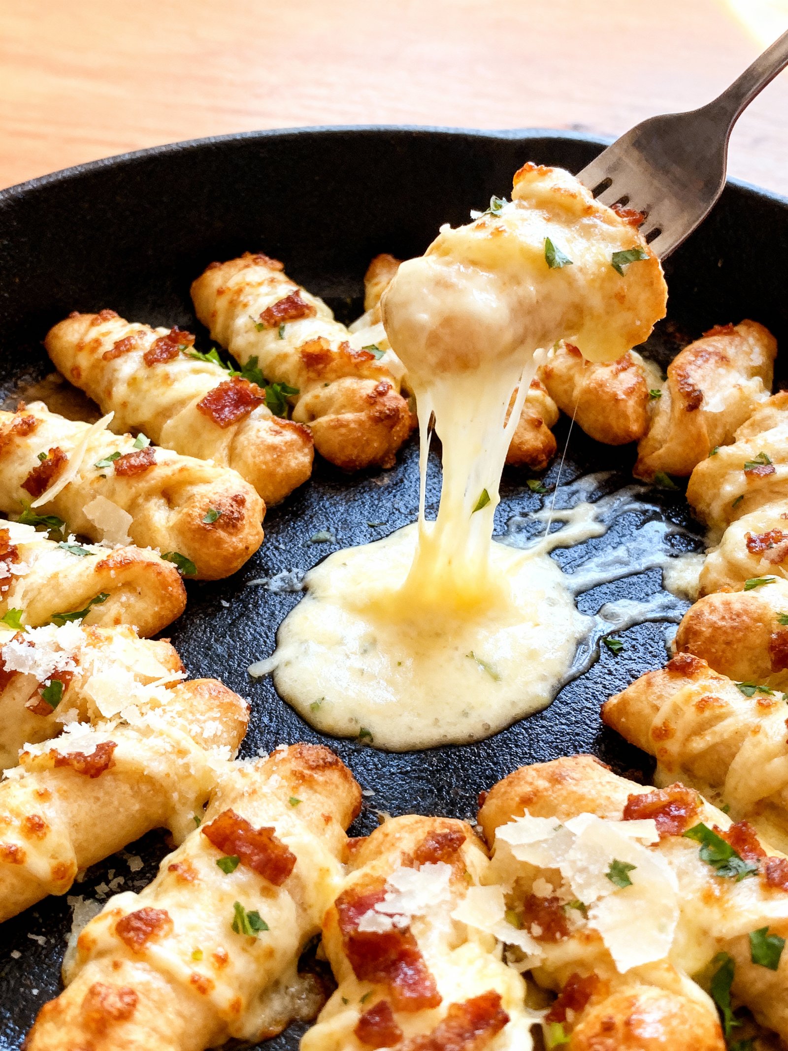 Garlic Butter Bacon Alfredo Pizza finished