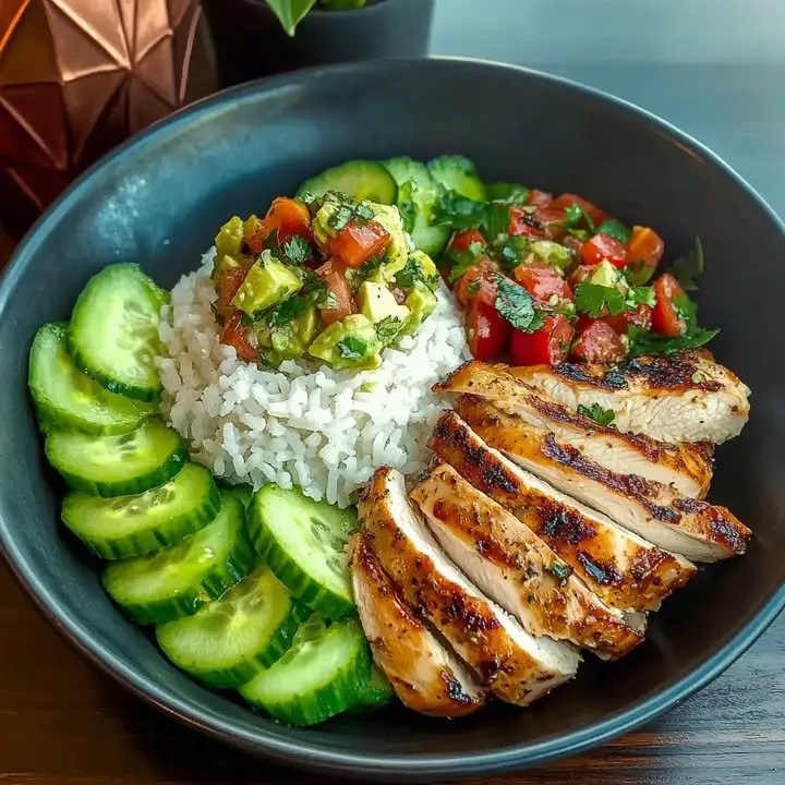 Grilled Chicken Avocado Salsa Bowl ingredients