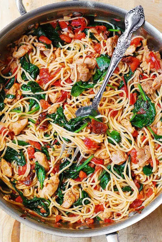 Mediterranean Tomato Spinach Chicken Spaghetti. HEALTHY, DAIRY-FREE, NO CREAM, NO CHEESE ingredients