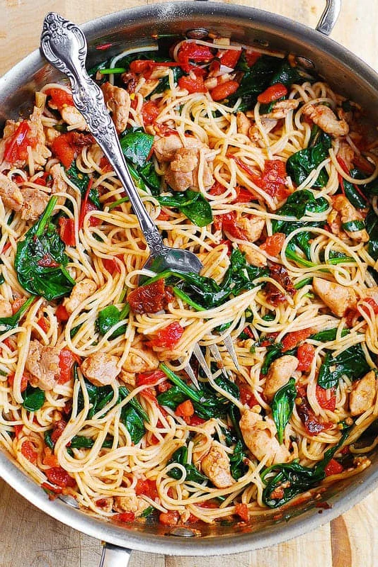 Mediterranean Tomato Spinach Chicken Spaghetti. HEALTHY, DAIRY-FREE, NO CREAM, NO CHEESE finished