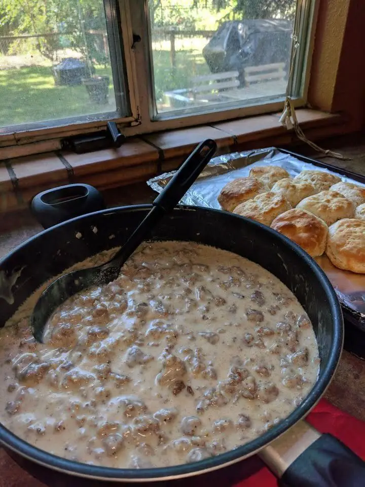 Pioneer Woman Sausage Gravy ingredients
