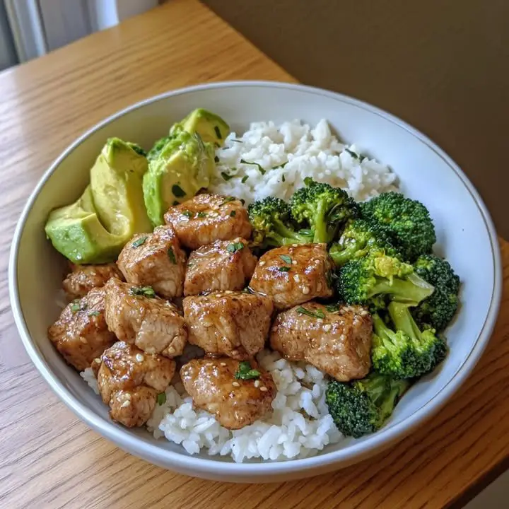 Teriyaki Chicken Bowl with Steamed Rice, Broccoli & Guacamole ingredients