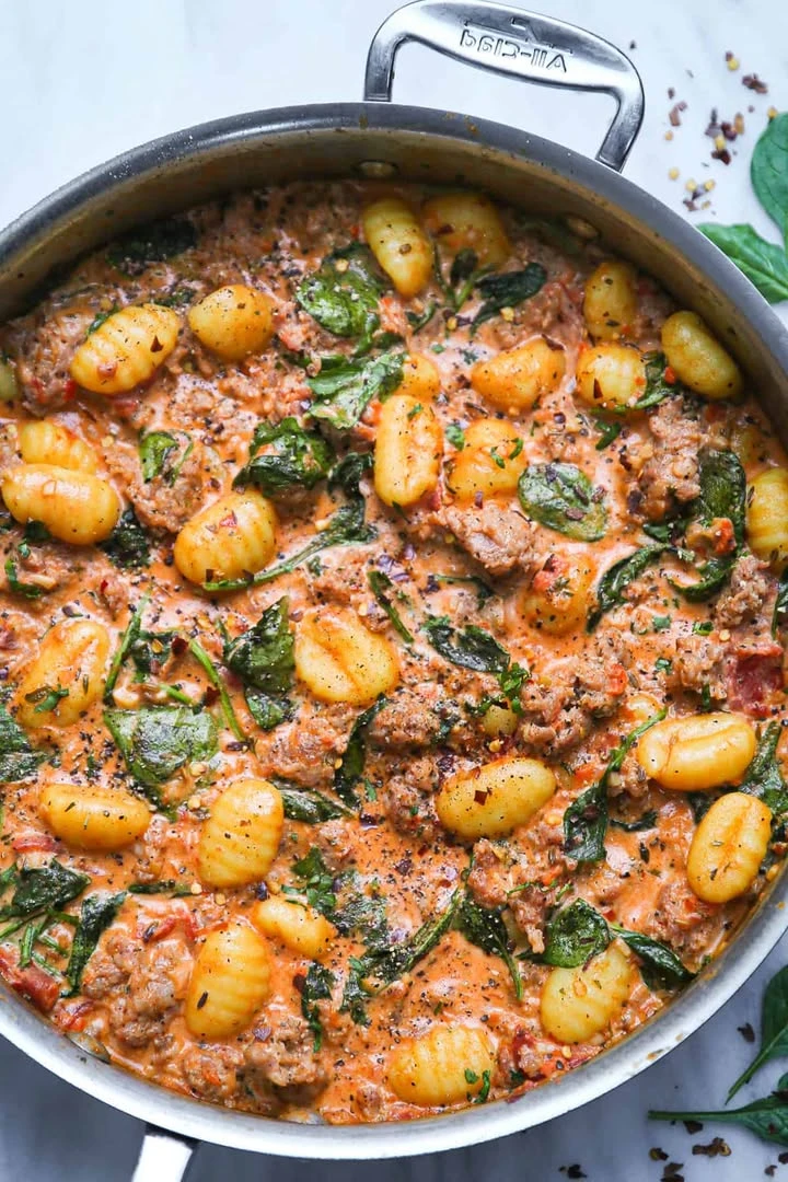 Creamy Sausage Gnocchi with Spinach Italian Sausage and basic Tomato Sauce 30-minute ONE-PAN recipe finished
